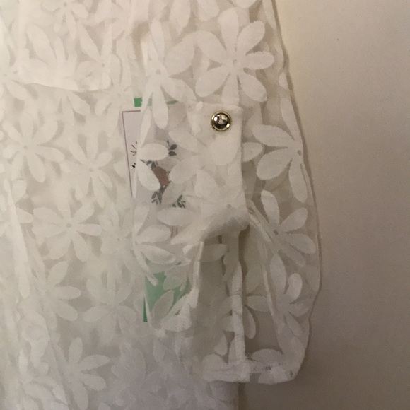 White flowered lace blouse - Picture 2 of 6